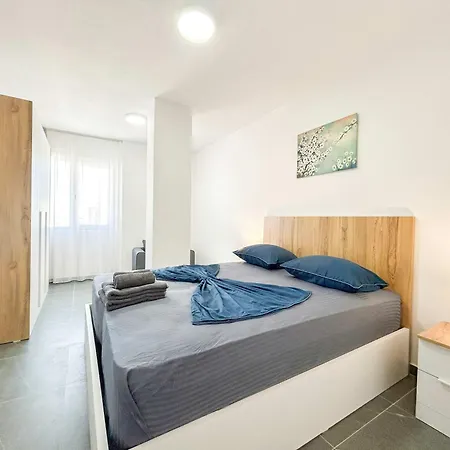 Apartment With Big Terrace 1175